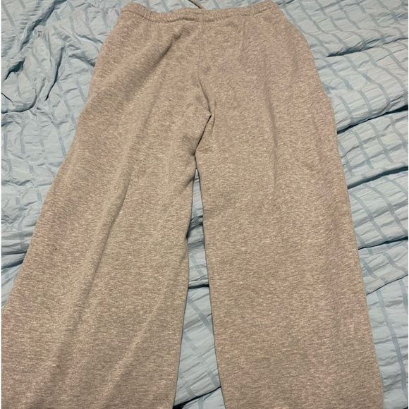 h&m grey joggers no elastics on the ends - Picture 2 of 3